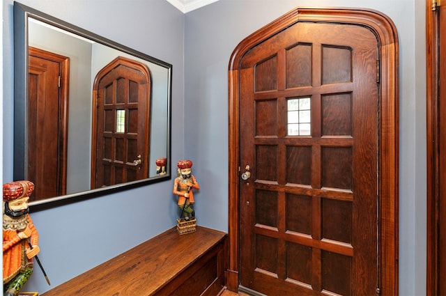 2118 34th St, Des Moines, IA 50310 - foyer entrance with ornamental molding