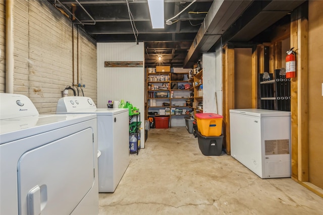 1903 W 5th Ave, Indianola, IA 50125 - laundry room with independent washer and dryer