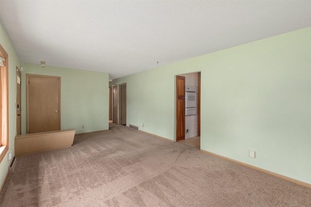 2700 Dosh Rd, Des Moines, IA 50310 - unfurnished room with light carpet and baseboards