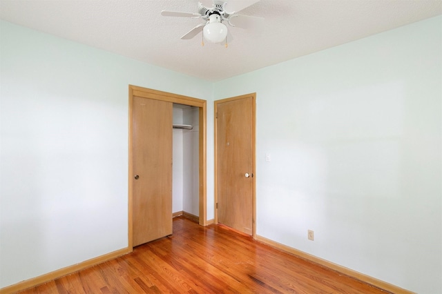 2700 Dosh Rd, Des Moines, IA 50310 - unfurnished bedroom featuring light wood-style floors, baseboards, a closet, and ceiling fan