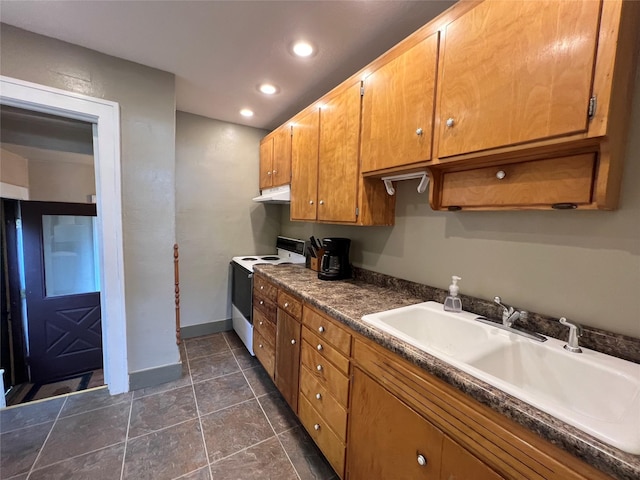 311 W 8th St S, Newton, IA 50208 - kitchen with electric stove, under cabinet range hood, a sink, recessed lighting, and baseboards