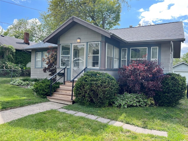 311 W 8th St S, Newton, IA 50208 - view of front of home featuring a shingled roof