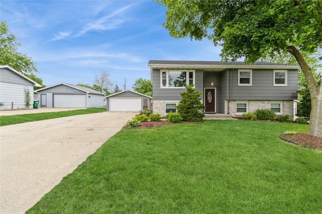 602 SE 7th St, Ankeny, IA 50021 - bi-level home with a detached garage, an outbuilding, a front lawn, and brick siding