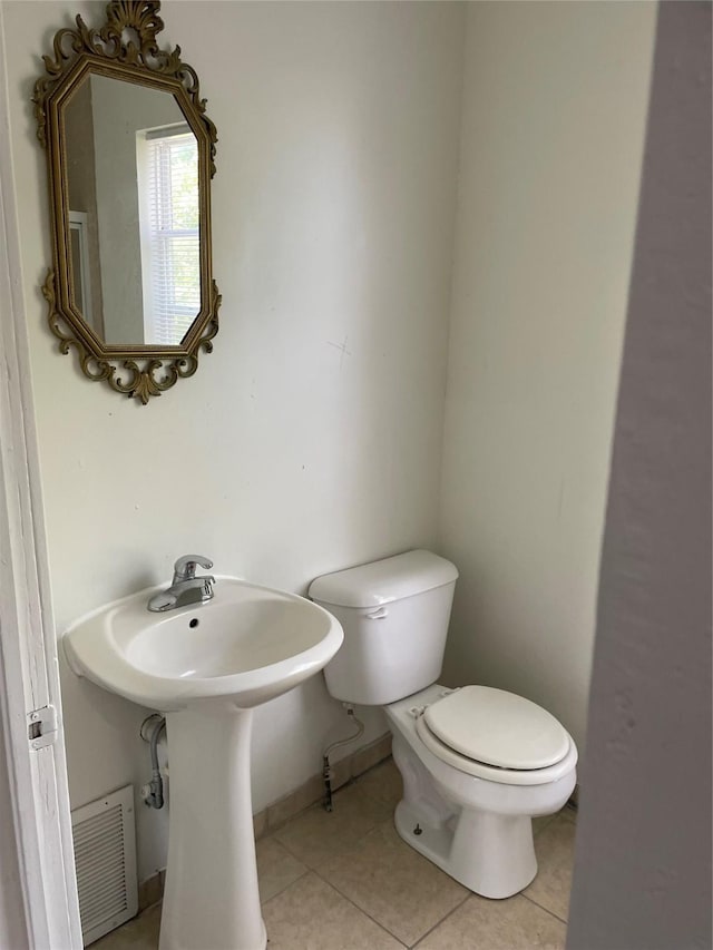 1418 8th St, Des Moines, IA 50314 - half bath with toilet and tile patterned flooring