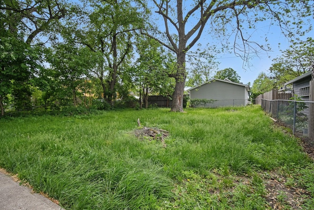 3114 School St, Des Moines, IA 50311 - view of yard