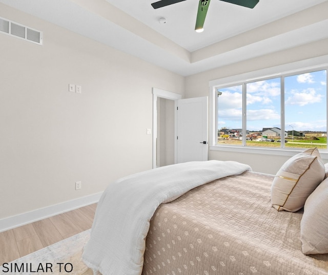 4641 179th St, Urbandale, IA 50323 - bedroom with light wood finished floors, baseboards, and a ceiling fan
