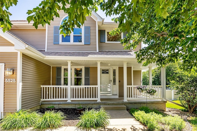 5525 SE 29th Ct, Des Moines, IA 50320 - view of front of house featuring covered porch and a shingled roof