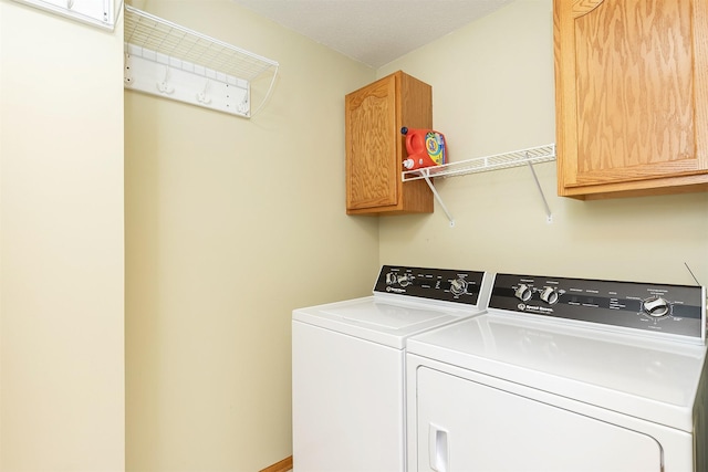 5525 SE 29th Ct, Des Moines, IA 50320 - laundry room featuring washing machine and clothes dryer and cabinet space
