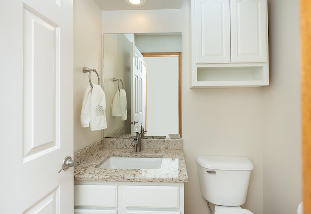 5525 SE 29th Ct, Des Moines, IA 50320 - half bath with vanity and toilet