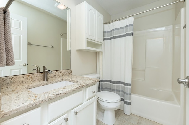 5525 SE 29th Ct, Des Moines, IA 50320 - bathroom featuring toilet, vanity, tile patterned floors, and shower / bathtub combination with curtain