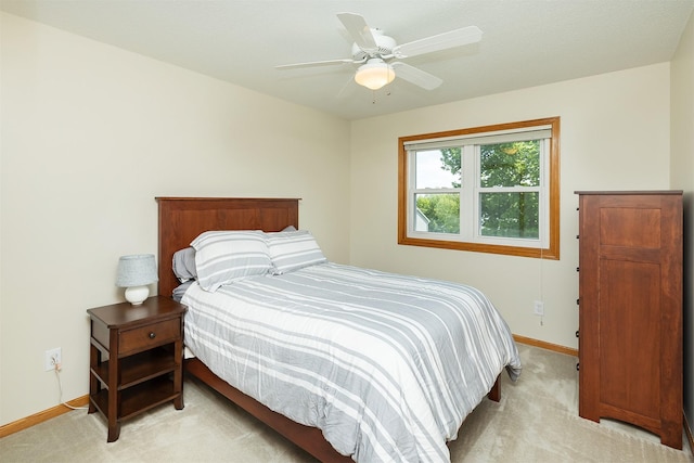 5525 SE 29th Ct, Des Moines, IA 50320 - bedroom with light colored carpet, baseboards, and ceiling fan