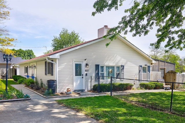 623 W Front St, Stuart, IA 50250 - ranch-style house featuring a chimney