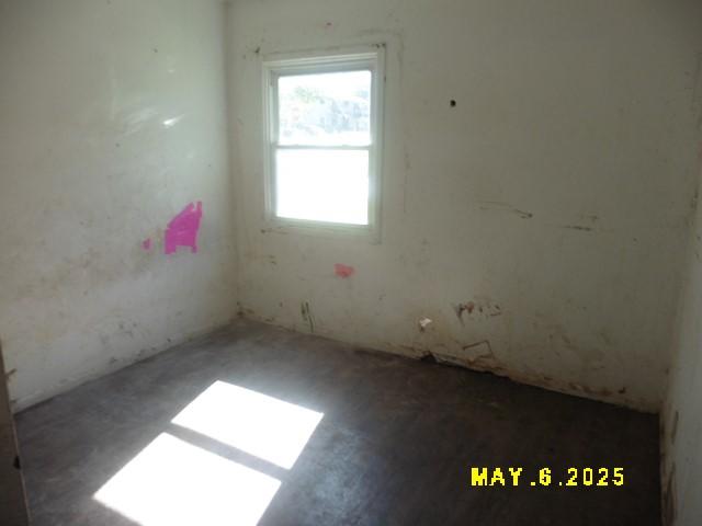 410 W 2nd Ave, Indianola, IA 50125 - view of spare room