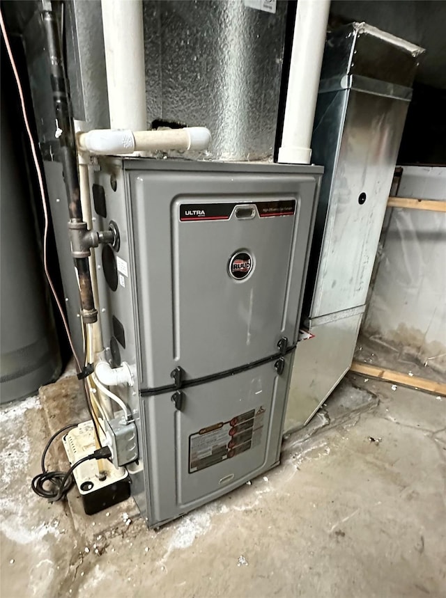 807 Center St, Grinnell, IA 50112 - utilities featuring heating unit