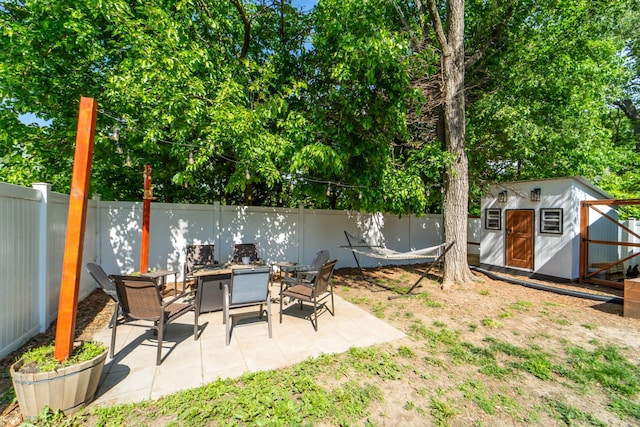 1516 57th Pl, Des Moines, IA 50311 - fenced backyard with a patio