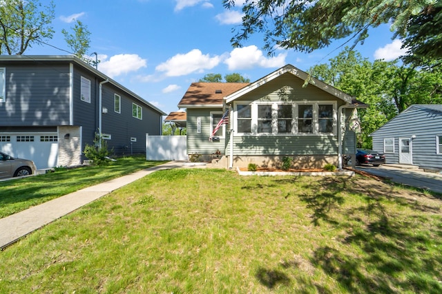 1516 57th Pl, Des Moines, IA 50311 - view of front facade featuring a front lawn