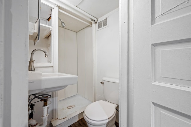 732 19th St, Des Moines, IA 50314 - bathroom with toilet and a shower