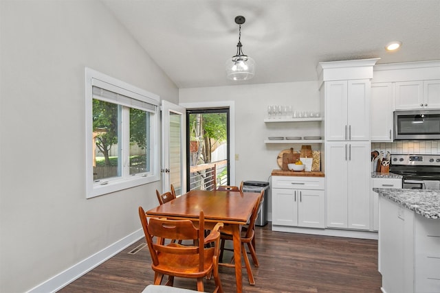 4670 Meadow Valley Dr, West Des Moines, IA 50265 - dining area featuring dark wood-style floors, baseboards, recessed lighting, and vaulted ceiling