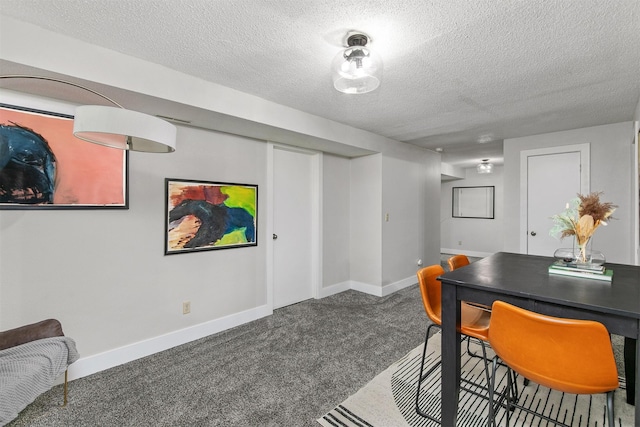 4670 Meadow Valley Dr, West Des Moines, IA 50265 - dining area featuring carpet flooring, a textured ceiling, and baseboards