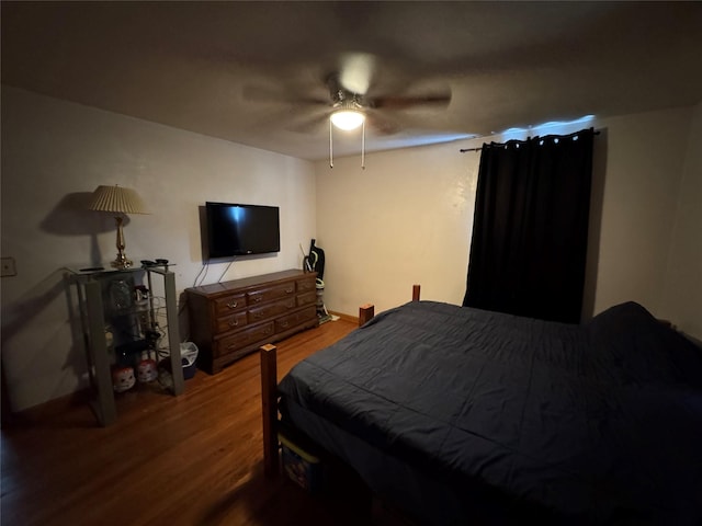 1300 Shawnee Ave, Des Moines, IA 50313 - bedroom featuring wood finished floors and a ceiling fan