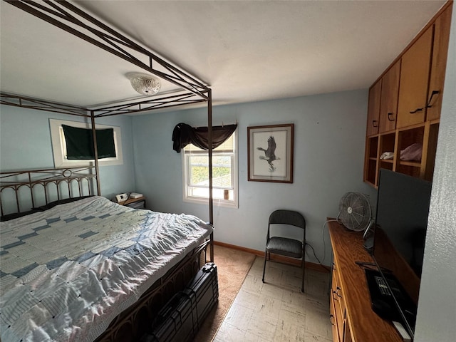 1300 Shawnee Ave, Des Moines, IA 50313 - bedroom with light floors and baseboards
