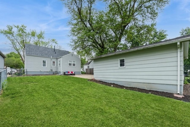 6100 College Ave, Des Moines, IA 50322 - back of property with a patio