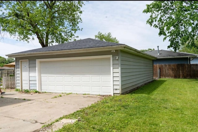 2326 E 39th Ct, Des Moines, IA 50317 - view of detached garage