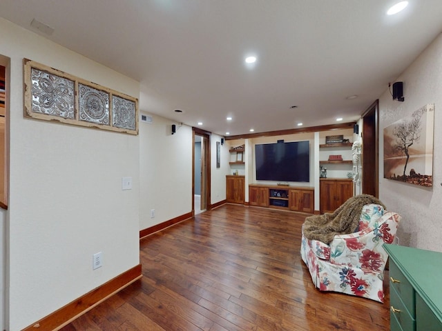 1314 Glenway Dr, Newton, IA 50208 - living room with hardwood / wood-style floors, recessed lighting, and baseboards