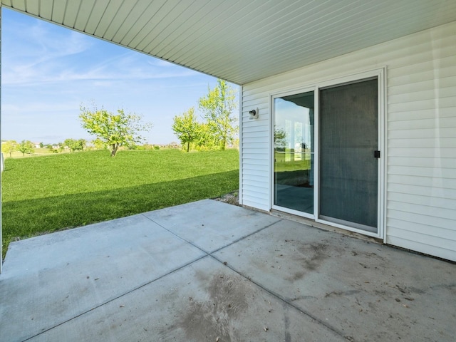 2117 W 4th Ave, Indianola, IA 50125 - view of patio / terrace