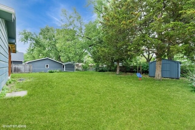 4305 65th St, Urbandale, IA 50322 - view of yard