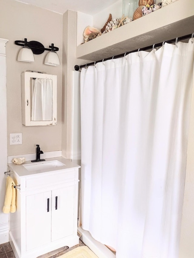 318 W Green St, Winterset, IA 50273 - bathroom featuring vanity and curtained shower