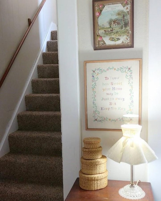 318 W Green St, Winterset, IA 50273 - view of stairs