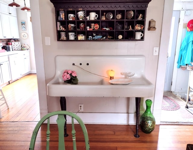 318 W Green St, Winterset, IA 50273 - bar with light wood-type flooring and baseboards