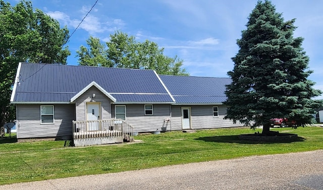 203 E S St, Richland, IA 52585 - view of front of home with a front lawn and metal roof