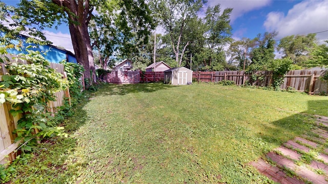 1534 18th St, Des Moines, IA 50314 - view of yard