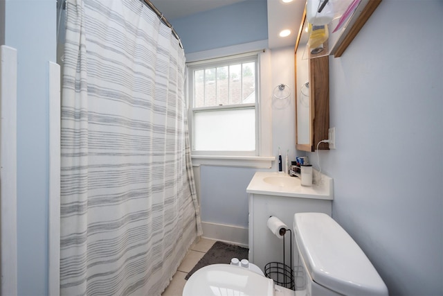 1058 40th St, Des Moines, IA 50311 - full bathroom featuring toilet, vanity, tile patterned flooring, a shower with curtain, and recessed lighting