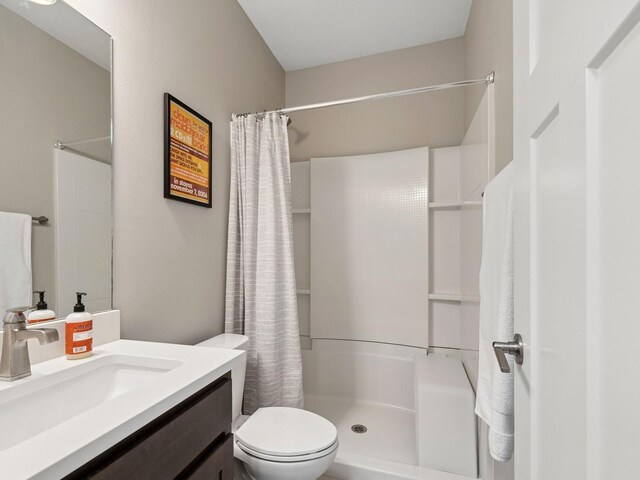 8876 Scarlet Dr, West Des Moines, IA 50266 - bathroom featuring toilet, vanity, and curtained shower
