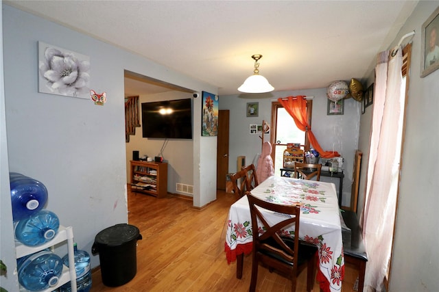 1929 10th St, Des Moines, IA 50314 - dining space with light wood-style floors