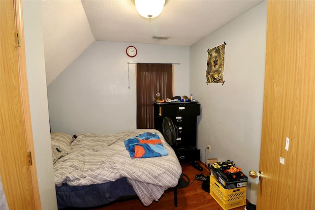 1929 10th St, Des Moines, IA 50314 - bedroom featuring wood finished floors and lofted ceiling