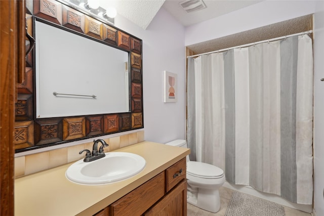 1645 NW 101st St, Clive, IA 50325 - full bath featuring toilet, vanity, tile patterned floors, curtained shower, and backsplash