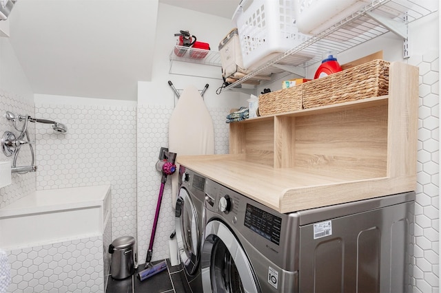 2606 Forest Dr, Des Moines, IA 50312 - laundry area featuring separate washer and dryer