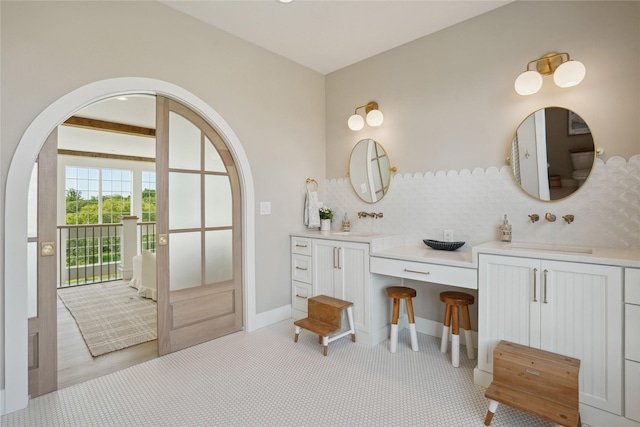 3834 NW 177th Ct, Clive, IA 50325 - full bath featuring double vanity and decorative backsplash