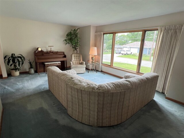 210 E 24th St N, Newton, IA 50208 - carpeted living area with baseboards