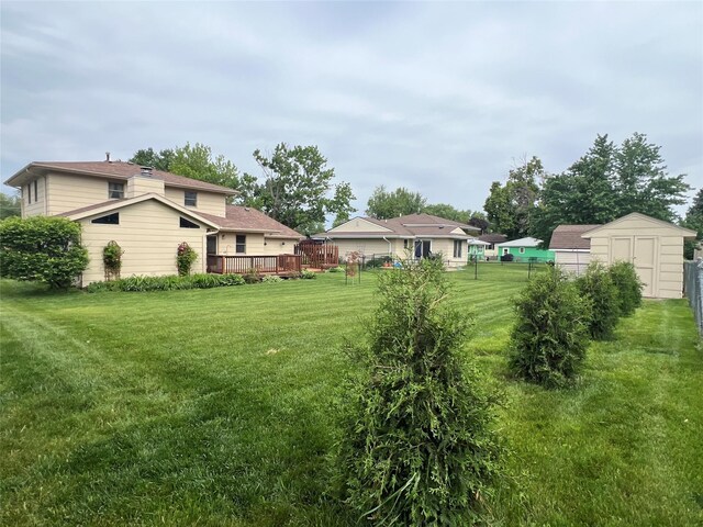 210 E 24th St N, Newton, IA 50208 - view of yard featuring a deck