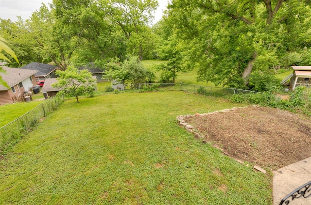 216 56th St, Des Moines, IA 50312 - view of yard