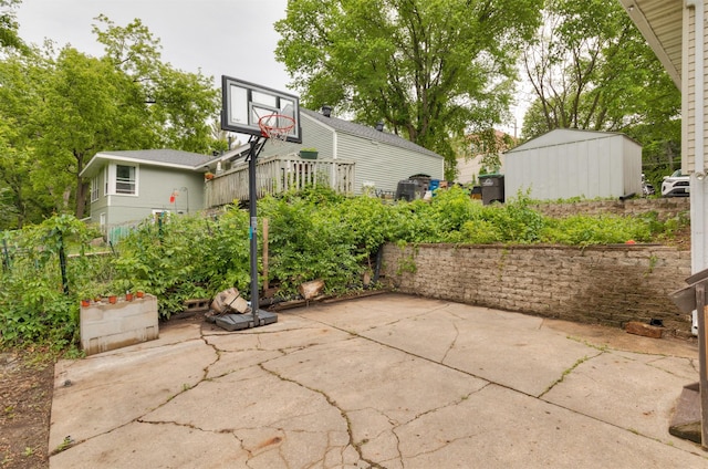 216 56th St, Des Moines, IA 50312 - view of patio