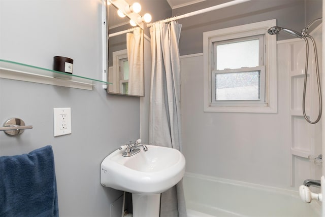 216 56th St, Des Moines, IA 50312 - bathroom with shower / tub combo with curtain