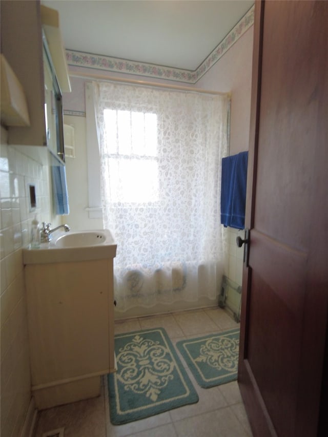 627 7th St, Nevada, IA 50201 - bathroom with vanity, shower / tub combo, and tile patterned floors