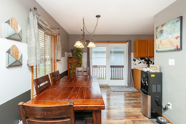 2518 E 39th Ct, Des Moines, IA 50317 - dining space featuring a chandelier and wood finished floors