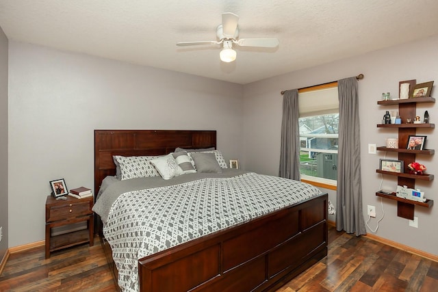 2518 E 39th Ct, Des Moines, IA 50317 - bedroom with dark wood-style flooring, baseboards, and a ceiling fan